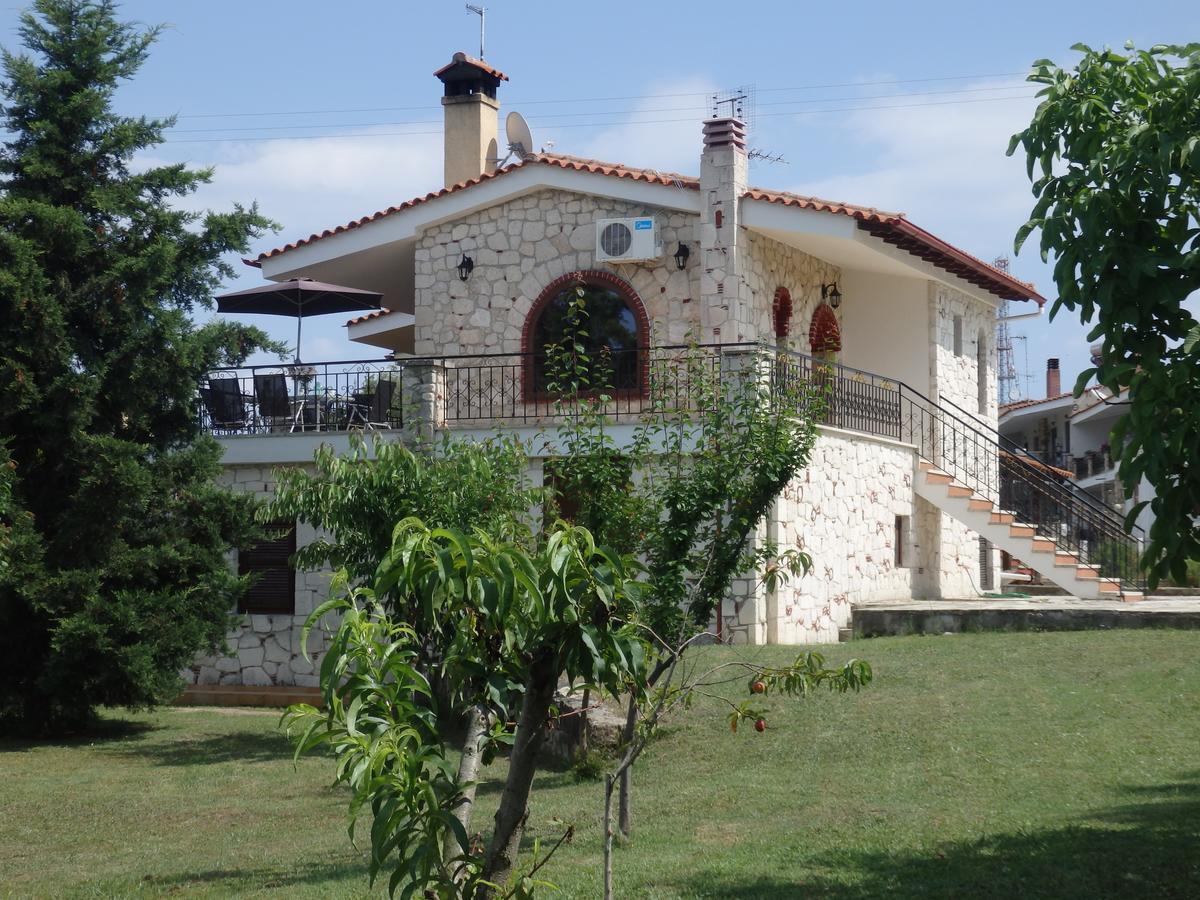 Villa George Afytos Exterior photo